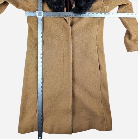 John Caruana Women's vintage tan‎ brown wool coat with faux fur collar size 6 - Picture 7 of 8